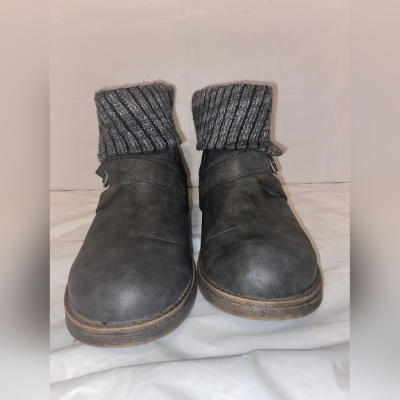 Gray Ankle Boots with Knit Cuff By Rocket Dog - Picture 4 of 9